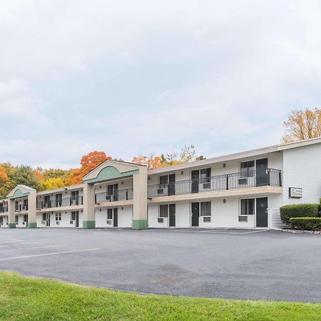 Days Inn By Wyndham Lenox Ma Екстериор снимка