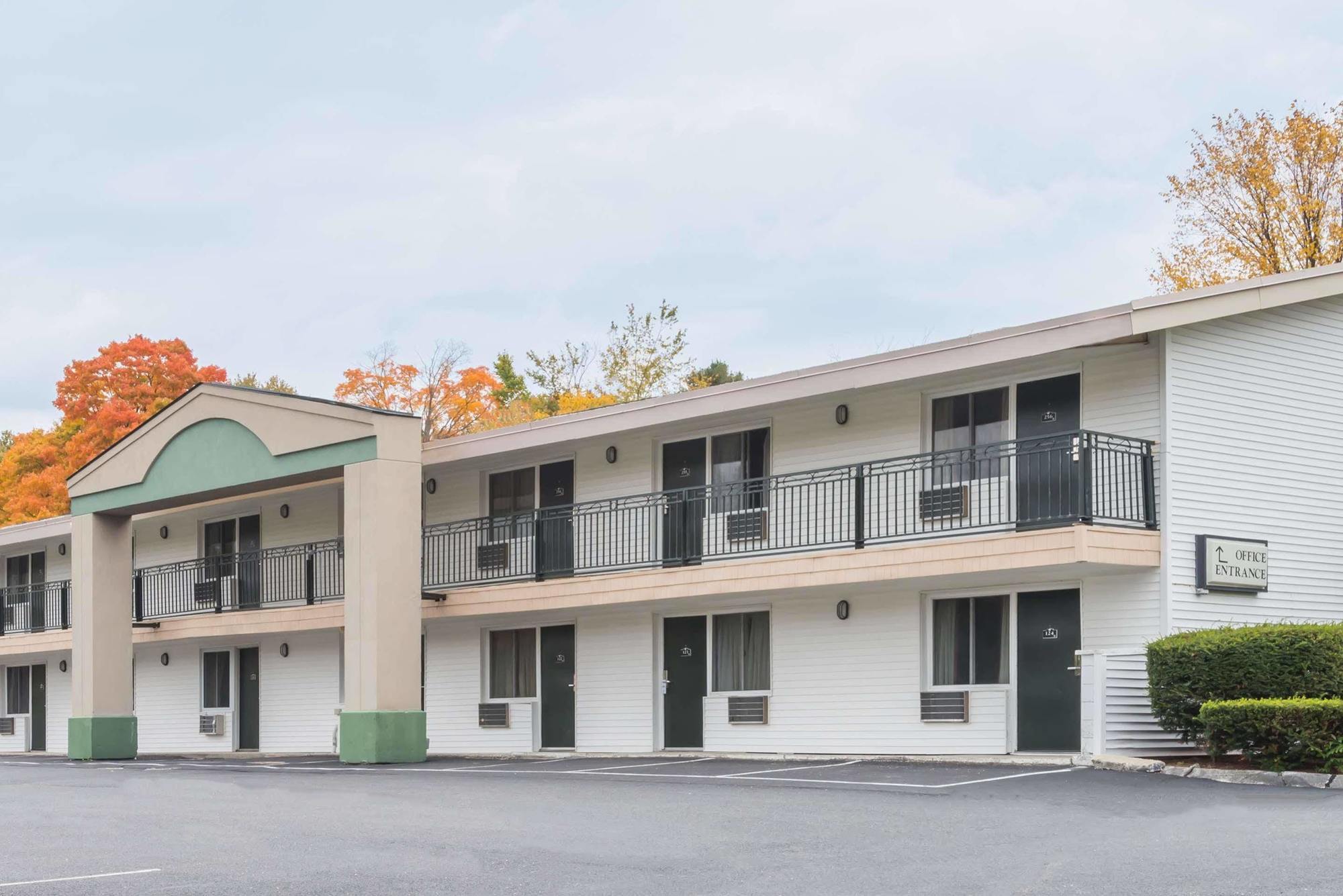 Days Inn By Wyndham Lenox Ma Екстериор снимка
